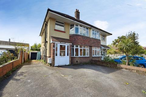 3 bed property, in Harcourt Road, £320,000