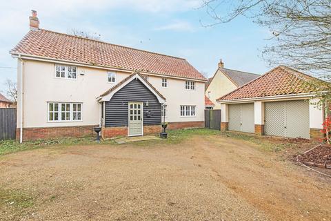 4 bed property, in Charming Four Bedroom Farmhouse-style Home in Caston, £500,000