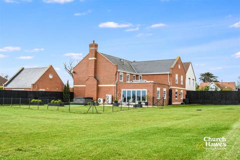 6 bed property, in Stoney Hills, £1,400,000