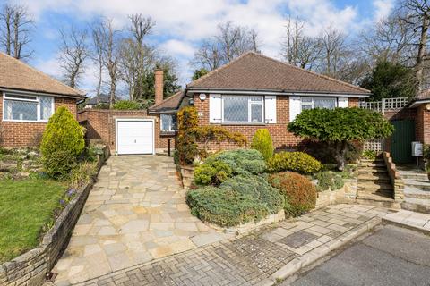2 bed property, in Embry Close, £800,000