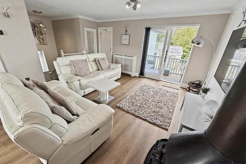 4 bed property, in Northolme, £400,000