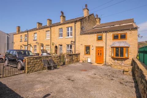 2 bed property, in Woodland Square, £140,000