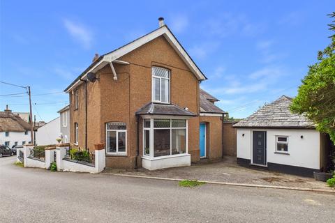 4 bed property, in Townsend, £430,000
