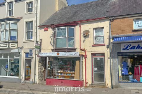 3 bed property, in Pendre, £200,000