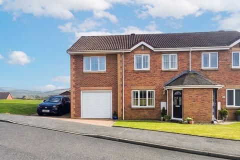 5 bed property, in Threaplands, £285,000