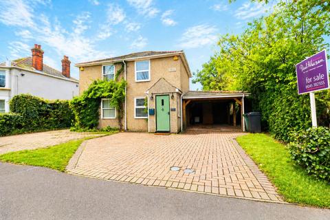 2 bed property, in Maldon Road, £325,000