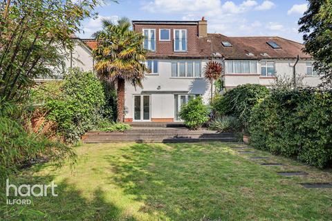 4 bed property, in The Square, £850,000