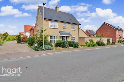 3 bed property, in Willis Mead Road, £450,000
