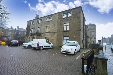 1 bed property, in Balmoral Place, £86,000