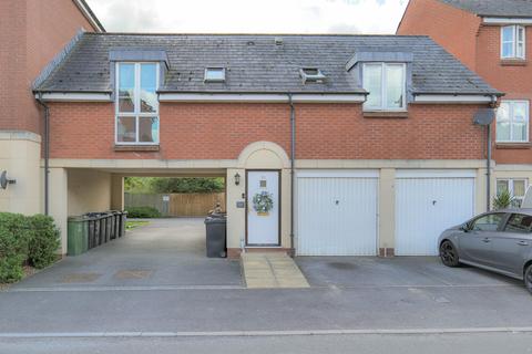 2 bed property, in Foundry Close, £175,000
