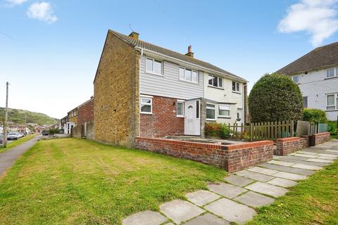 2 bed property, in Old Folkestone Road, £260,000