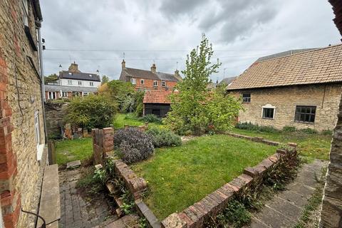 4 bed property, in Bridge Street, £215,000