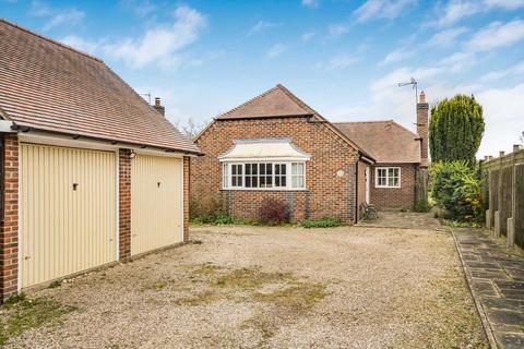 4 bed property, in Turners Green, £775,000