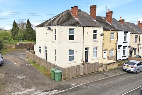 2 bed property, in Leeds Road, £140,000