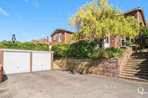4 bed property, in Highsted Valley, £400,000