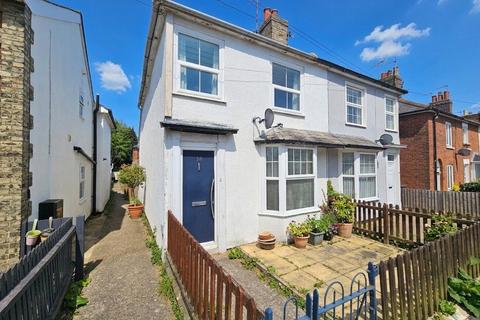 2 bed property, in New Street, £230,000