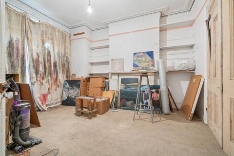 4 bed property, in Stirling Road, £1,100,000
