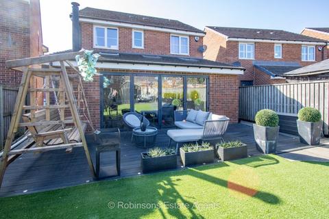 4 bed property, in Bell Avenue, £300,000
