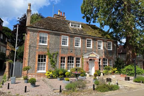 9 bed property, in High Street, £1,950,000