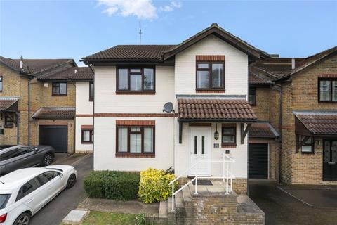 4 bed property, in Vale Close, £900,000