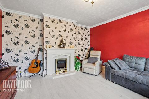 3 bed property, in Colley Crescent, £160,000