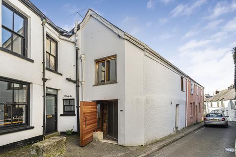 1 bed property, in Collins Road, £250,000