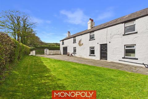 4 bed property, in Denbigh LL16, £300,000