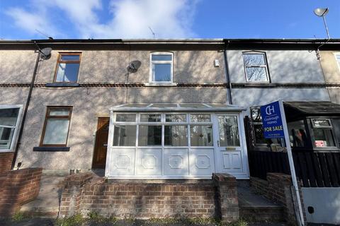 2 bed property, in Railway Terrace, £115,000