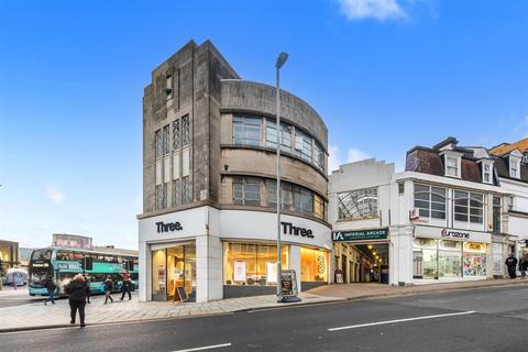 1 bed property, in Arcade Buildings, £170,000