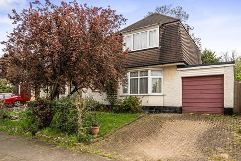 3 bed property, in Surbiton Hill Park, £775,000