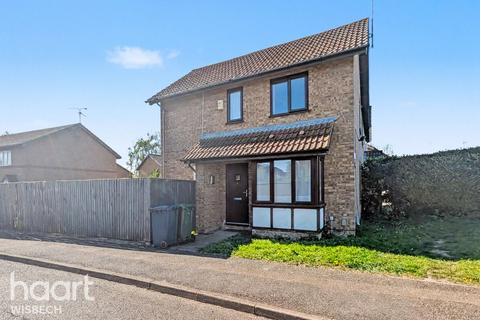 2 bed property, in Prins Avenue, £165,000