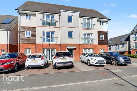 2 bed property, in Digby Close, £200,000