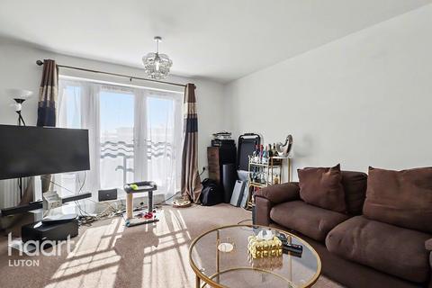 2 bed property, in Digby Close, £200,000