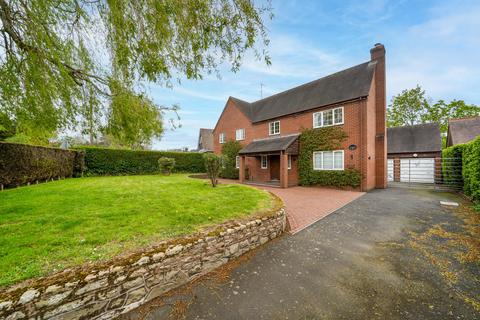 4 bed property, in Main Road, £450,000