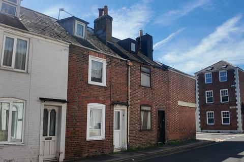 3 bed property, in Chapel Street, £125,000