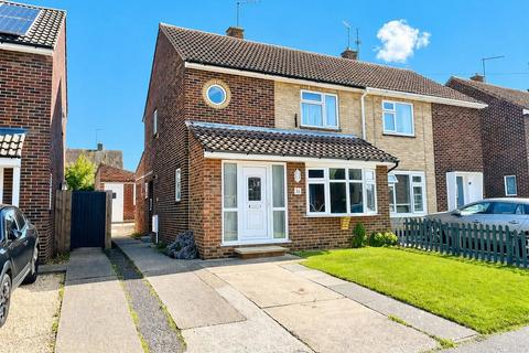 2 bed property, in Pennine Way, £170,000
