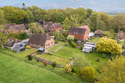 4 bed property, in Lodsworth, £1,000,000