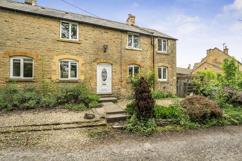 2 bed property, in Clarks Lane, £310,000