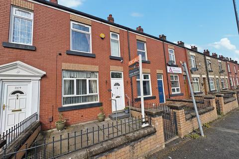 2 bed property, in Tonge Moor Road, £100,000