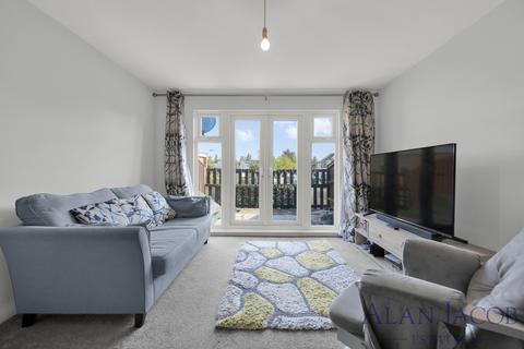 2 bed property, in Brentwood Road, £250,000