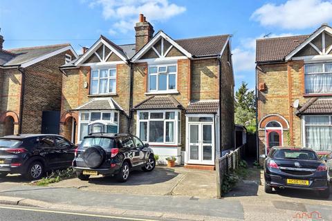 3 bed property, in Hook Road, £600,000