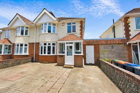 3 bed property, in George V Avenue, £375,000