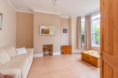 3 bed property, in Brynland Avenue, £550,000