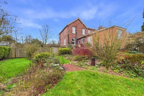 3 bed property, in Station Cottages, £290,000