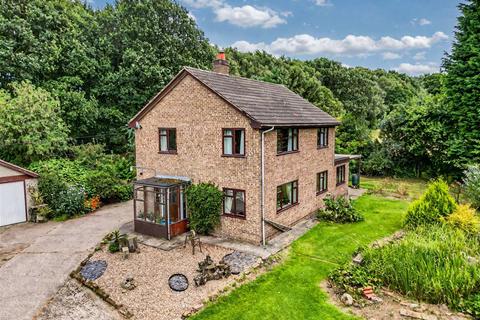 4 bed property, in Pontefract Road, £650,000