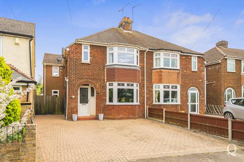 4 bed property, in Ruins Barn Road, £435,000