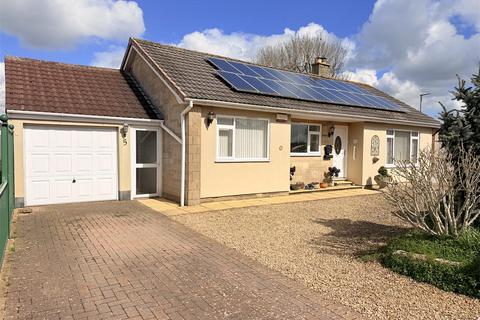 3 bed property, in Flints Close, £475,000