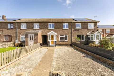 3 bed property, in Lighthouse Close, £230,000