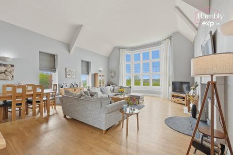 6 bed property, in Penrhiw Avenue, £550,000
