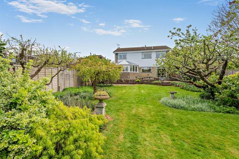 4 bed property, in Birling Avenue, £700,000